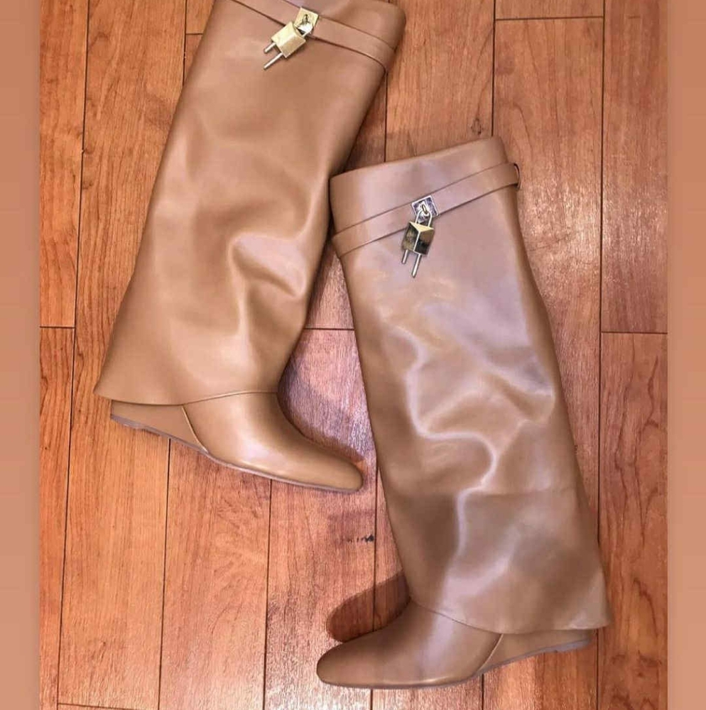 Elegant Beige Leather Women's Boots Mutto1